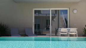 *CENTRAL LAKESIDE APT*Swimming Pool & Free Parking